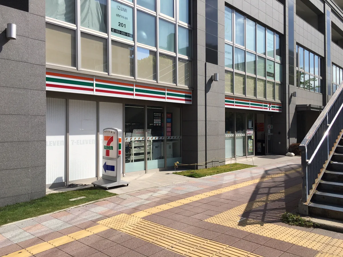 会場近くのコンビニエンスストア